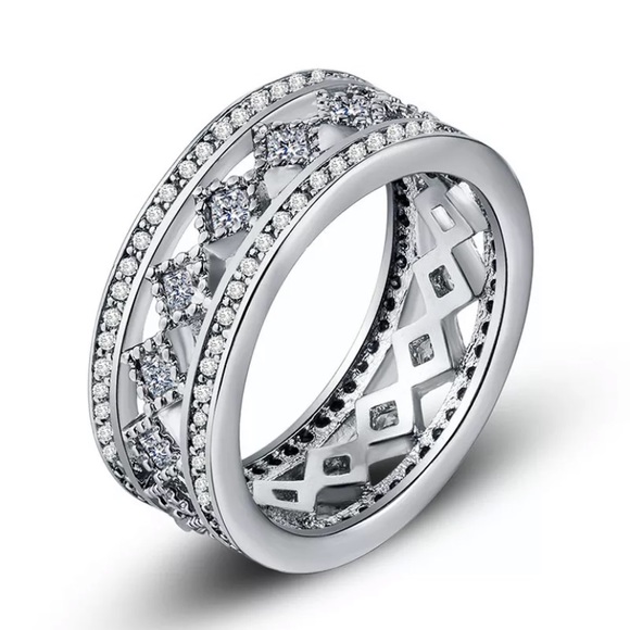 925 SilverPretty Princess Cut White Sapphire Ring - Picture 4 of 4